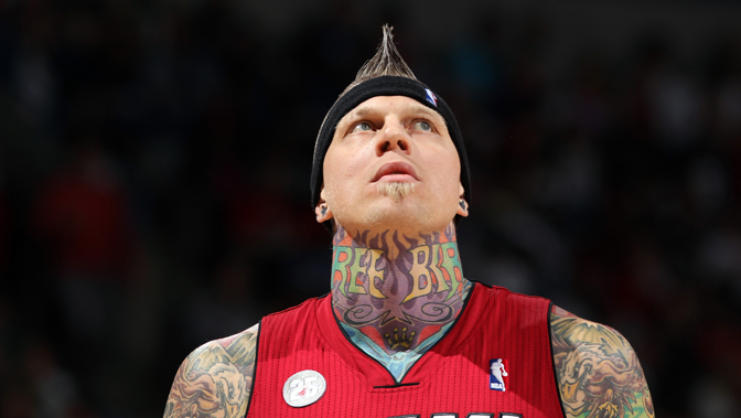 对手主教练无奈摇头（对方主帅无奈摇头）