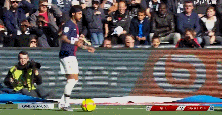 格拉斯纳：没有球队报价格伊，我预计他会待到赛季末（格拉斯纳称未收到格伊报价，预计其将留队至赛季末）