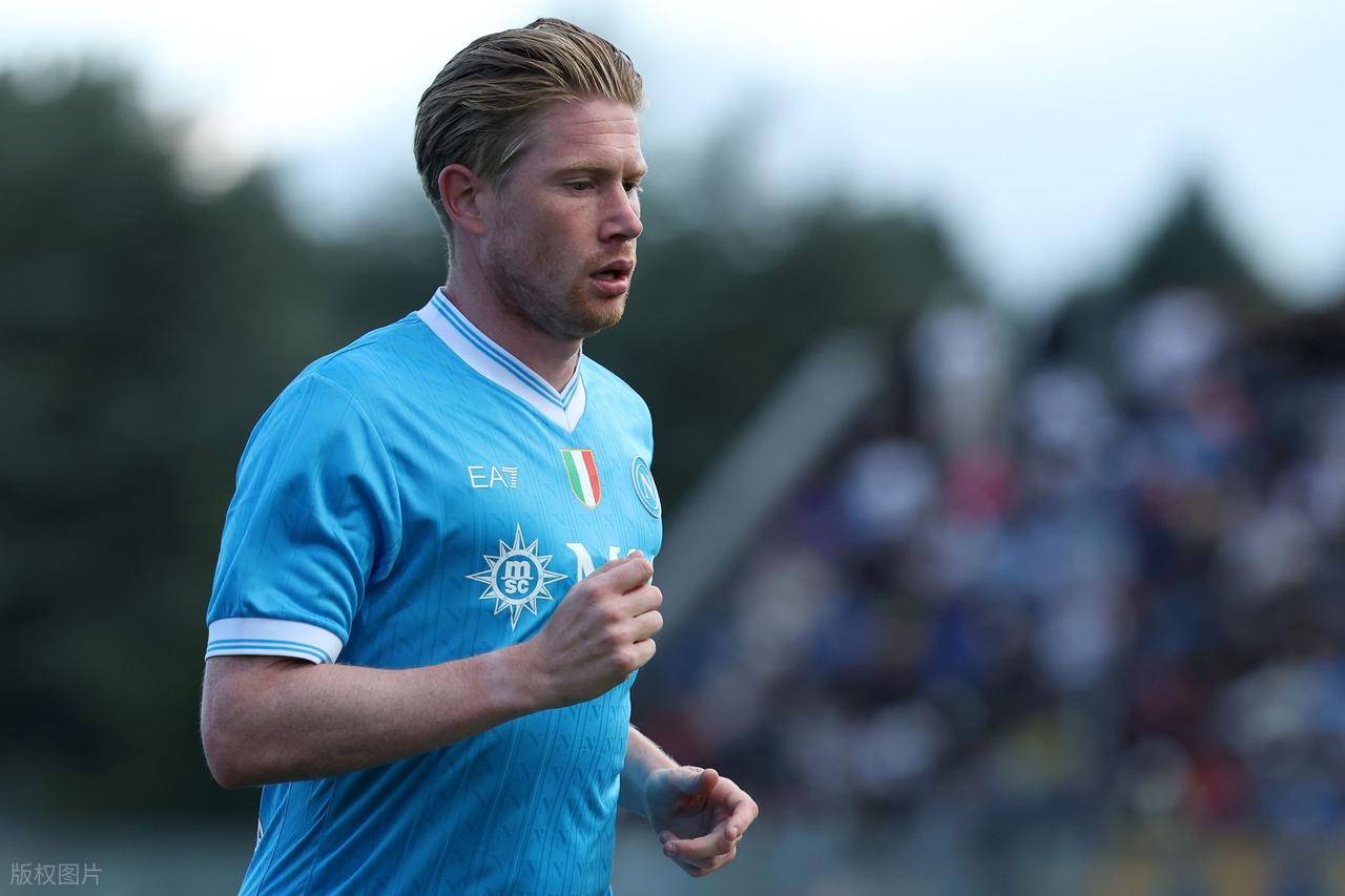 记者：埃斯特旺已抵达伦敦，将于周一加入切尔西的训练（埃斯特旺飞抵伦敦，将于周一参加切尔西训练）