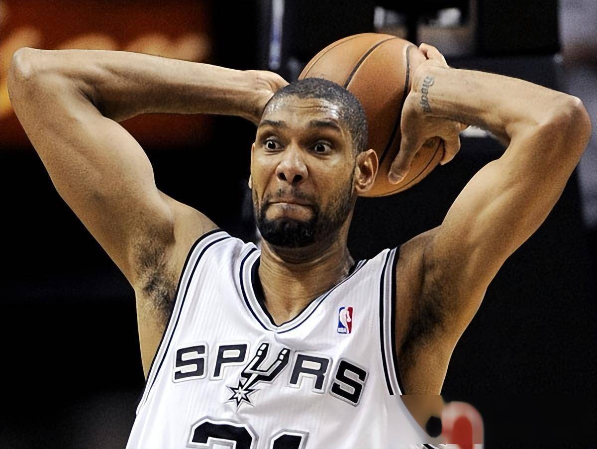 图片报：勒沃库森遭遇多次意外事件，到达曼市时已延误数小时（图片报：勒沃库森旅途波折不断，抵达曼市延误数小时）