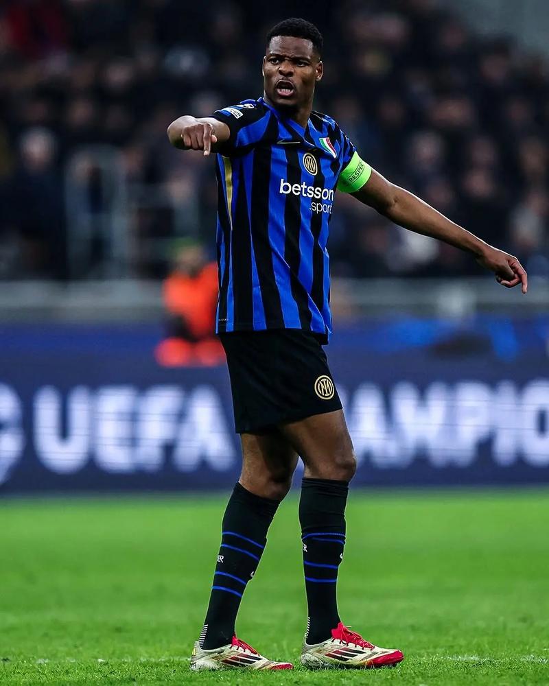 阿斯：因需要调整身心状态，阿劳霍将缺席对阵马竞的比赛（阿斯报：为调整身心状态，阿劳霍将缺席与马竞的比赛）