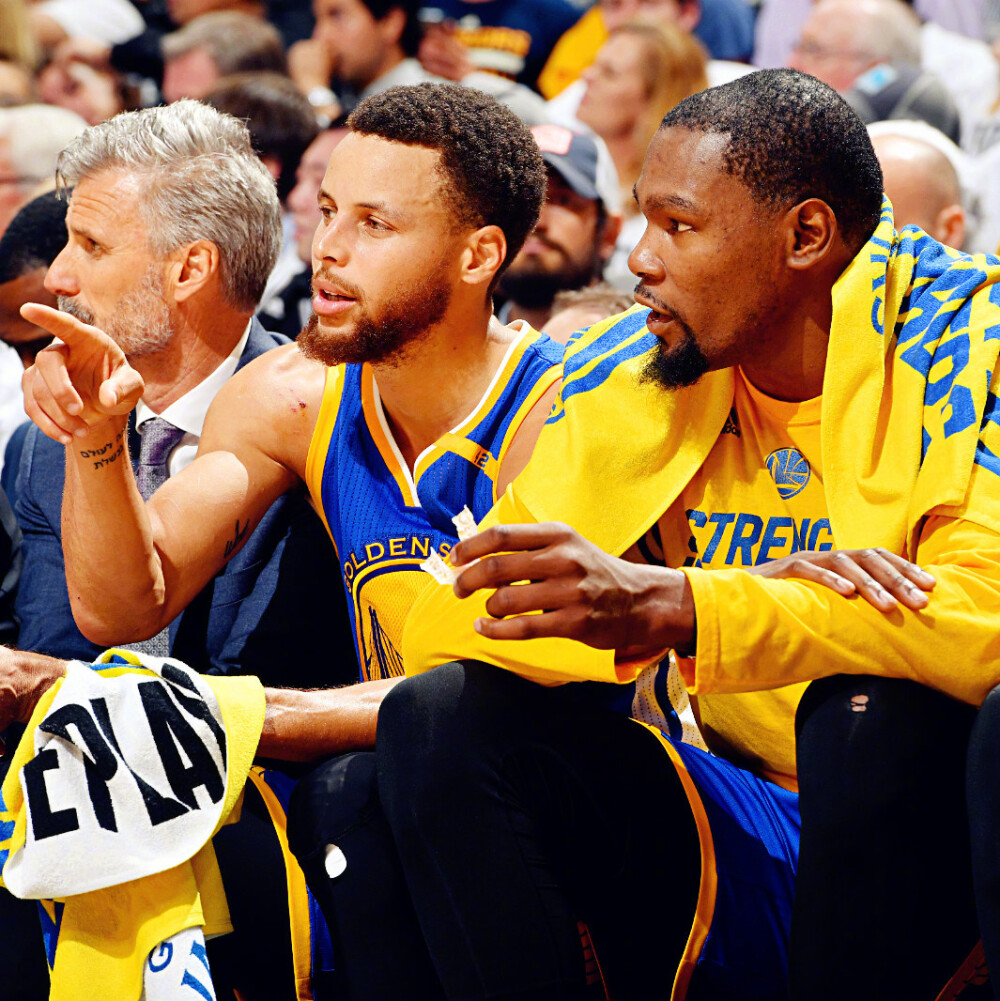 廷贝尔：厄德高是显而易见的领袖；无论如何战胜拜仁都是大事（廷贝尔：厄德高的领袖气质毋庸置疑，不管以何种方式击败拜仁都意义非凡）