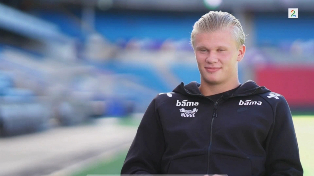 “黄袍”加身，里约热内卢基督像穿上黄潜球衣（里约基督像身披黄潜球衣）