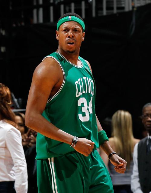 热那亚vs佛罗伦萨：洛伦佐-科隆博、厄斯蒂高首发，德赫亚、多多出战（热那亚对阵佛罗伦萨：洛伦佐·科隆博、厄斯蒂高首发，德赫亚与多多出场）