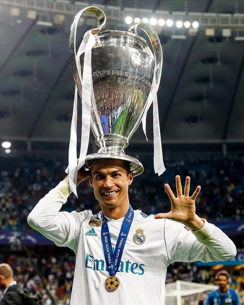 争四格局大乱，曼联3场不败，积分追平切尔西，与欧冠区只差1分（英超争四再起波澜：曼联近3战不败，积分追平切尔西，距欧冠区仅1分）