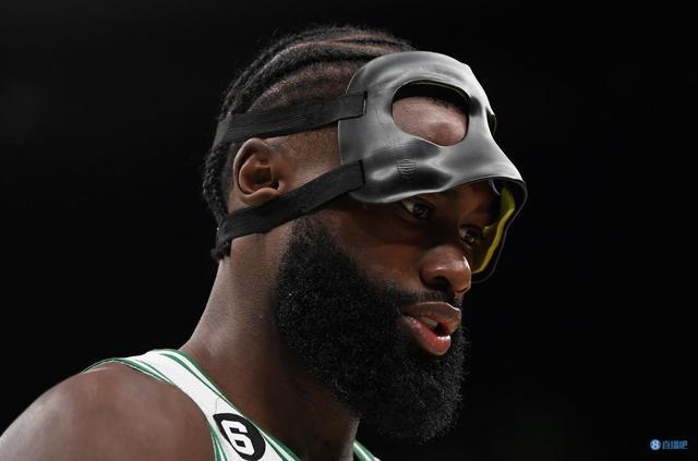 世体：巴萨已提交申请，希望在11月29日对阿拉维斯时重返诺坎普（世体：巴萨提交申请，计划在11月29日对阵阿拉维斯时回归诺坎普）