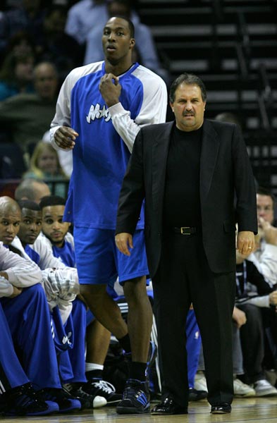 记者：库尔图瓦也伤了，将不会参加11月份国家队比赛（记者：库尔图瓦因伤缺席11月国家队赛事）