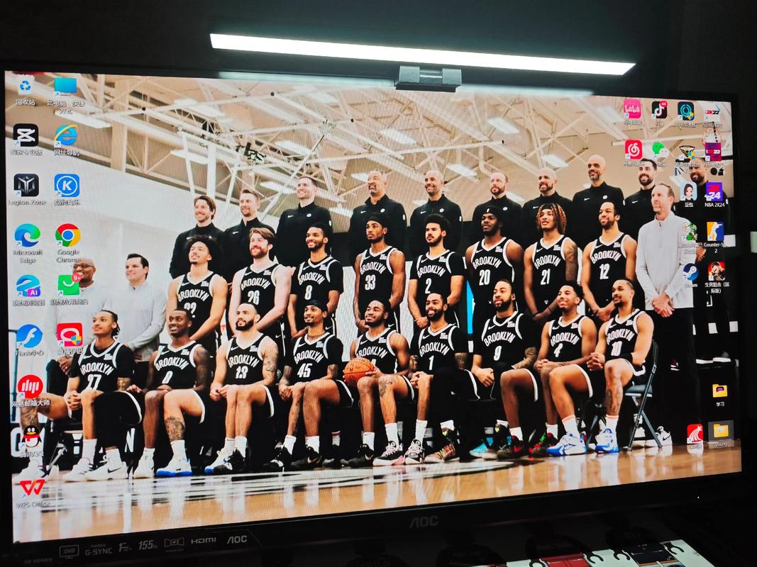 贝克汉姆首夺MLS冠军 14岁小七抹胸抢镜 大布缺席惹争议（贝克汉姆首捧MLS桂冠 小七造型引关注 大布缺席成热议）