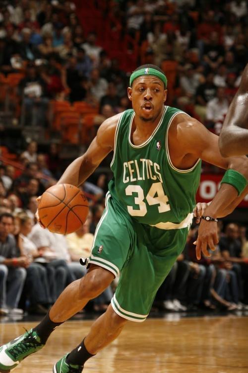 法比奥：我已经忘记输给越南的比赛了；我们不会畏惧任何对手（法比奥：越南之败已成过去，我们无惧任何对手）