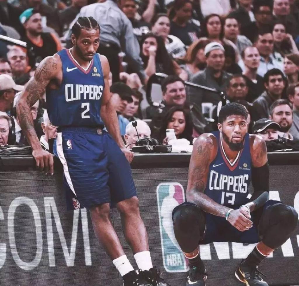 齐心协力，奏出一首胜利交响曲（众志成城，谱写凯旋乐章）