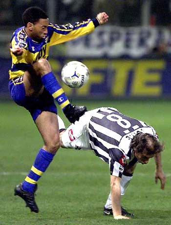 80后中超老将盘点！京门铁闸！“大器晚成”的国安门神侯森！（80后中超宿将巡礼：大器晚成的国安门神侯森，京门铁闸再现风采）